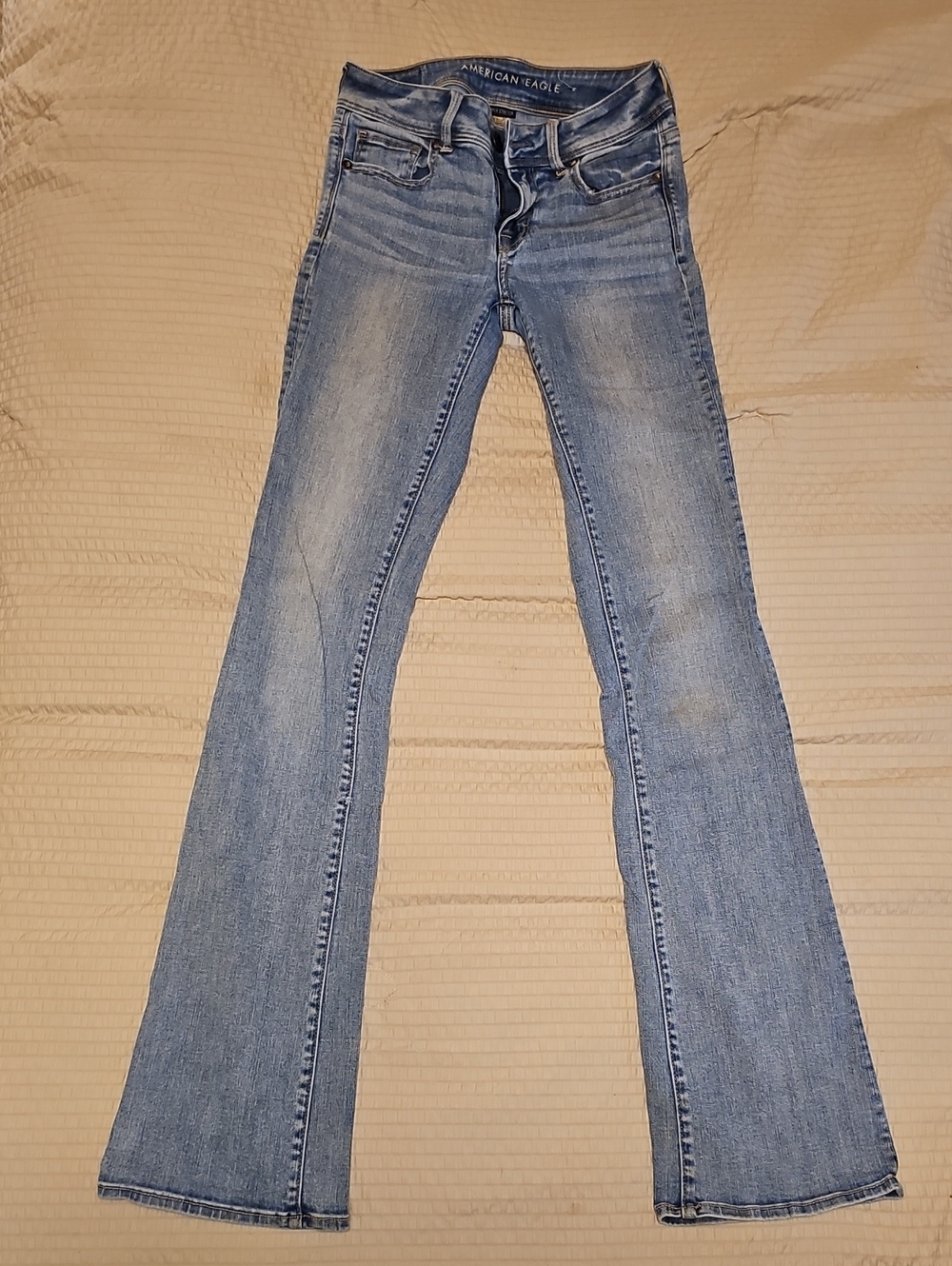 *Tall Girl Friendly! AE Sz 4 XLong Light Blue Kick Boot Jeans